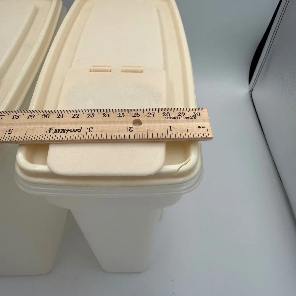 Rubbermaid Servin Saver 21 Cup Cereal Canister Set of 2 Vintage Almond 5.0L 0843